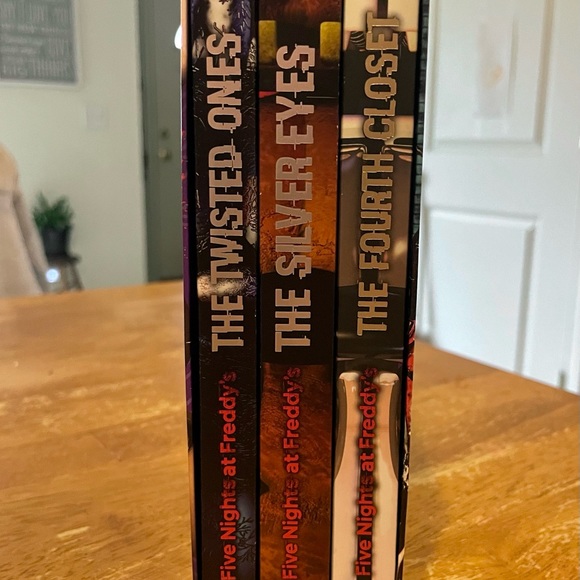 *SOLD* ..FNAF - Five Nights At Freddys, Book Collection Of 3 - Picture 7 of 7